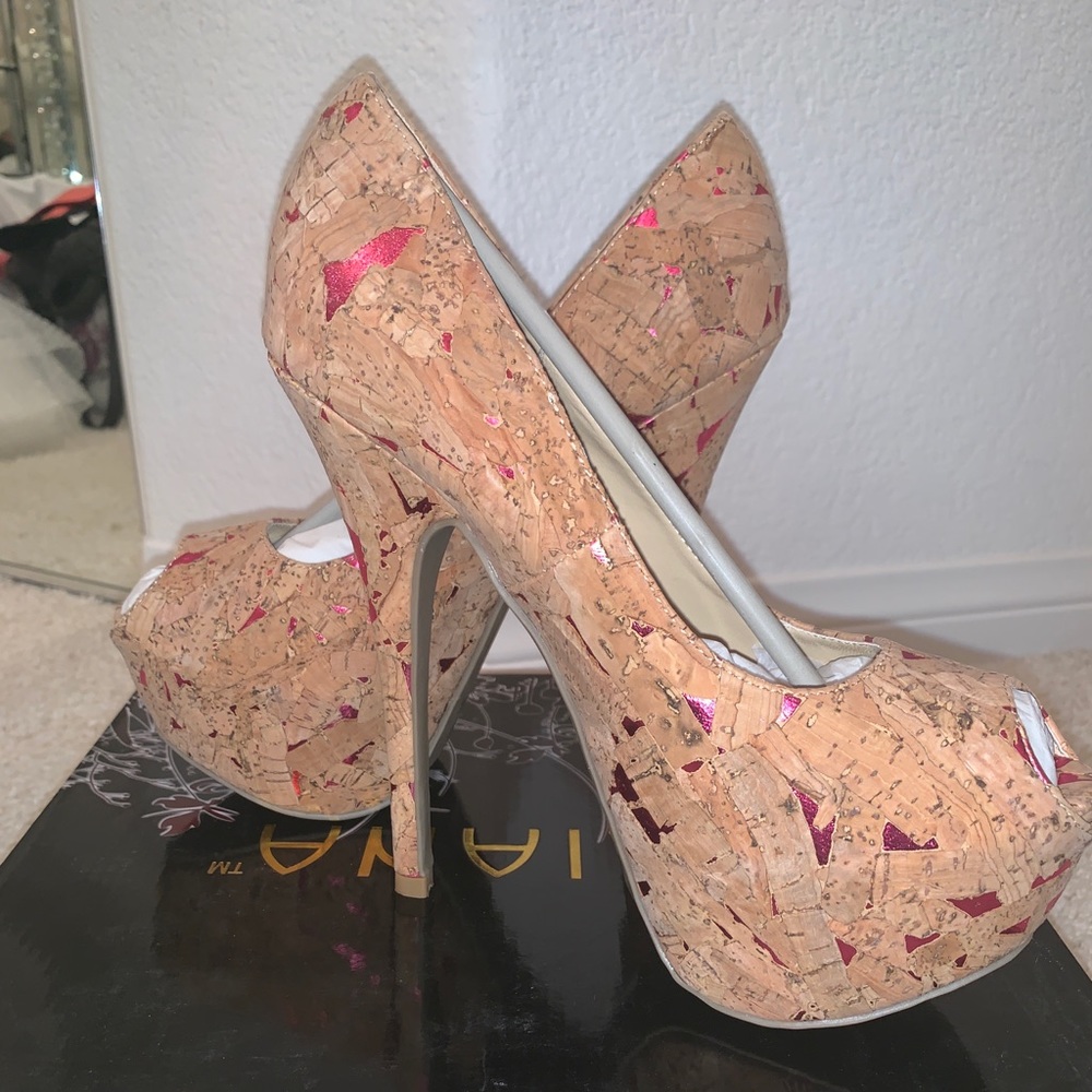 Tan and pink spots pumps